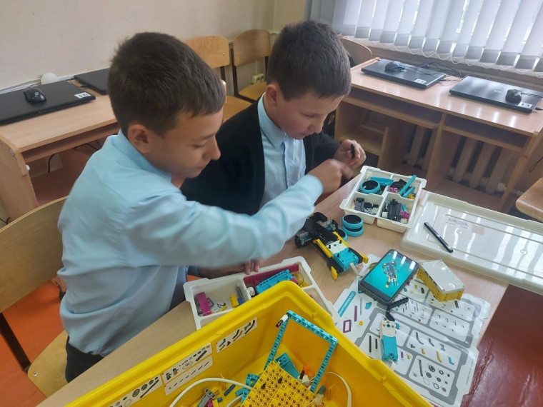 "Изобретаем, учимся, творим".